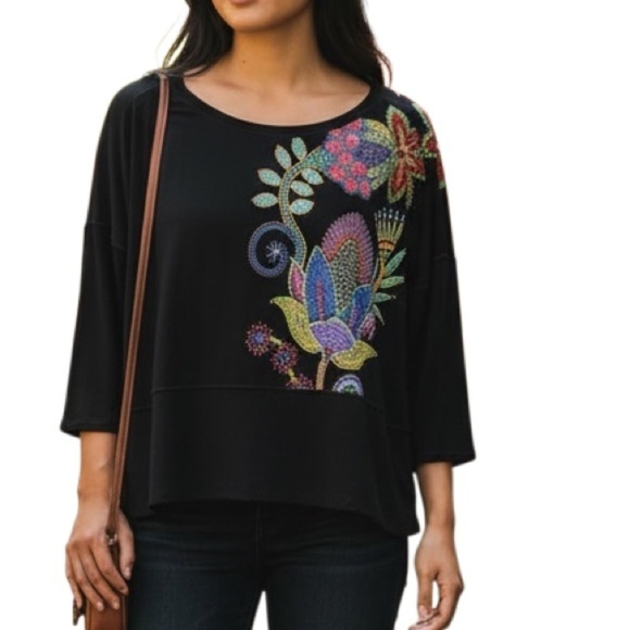 eva varro Tops - Eva Varro slinky jersey top black size small dolman sleeves bright print shirt